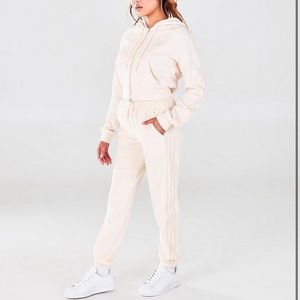 ✨Adidas Tracksuit NWOT✨